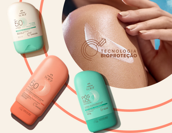 Embalagens Natura Solar Facial FPS 50 creme e verde, Corporal FPS 50 laranja e Pós-Sol verde, sobre grafismo semi-circular em laranja e creme. À direita, foto de textura cremosa sobre ombro feminino.