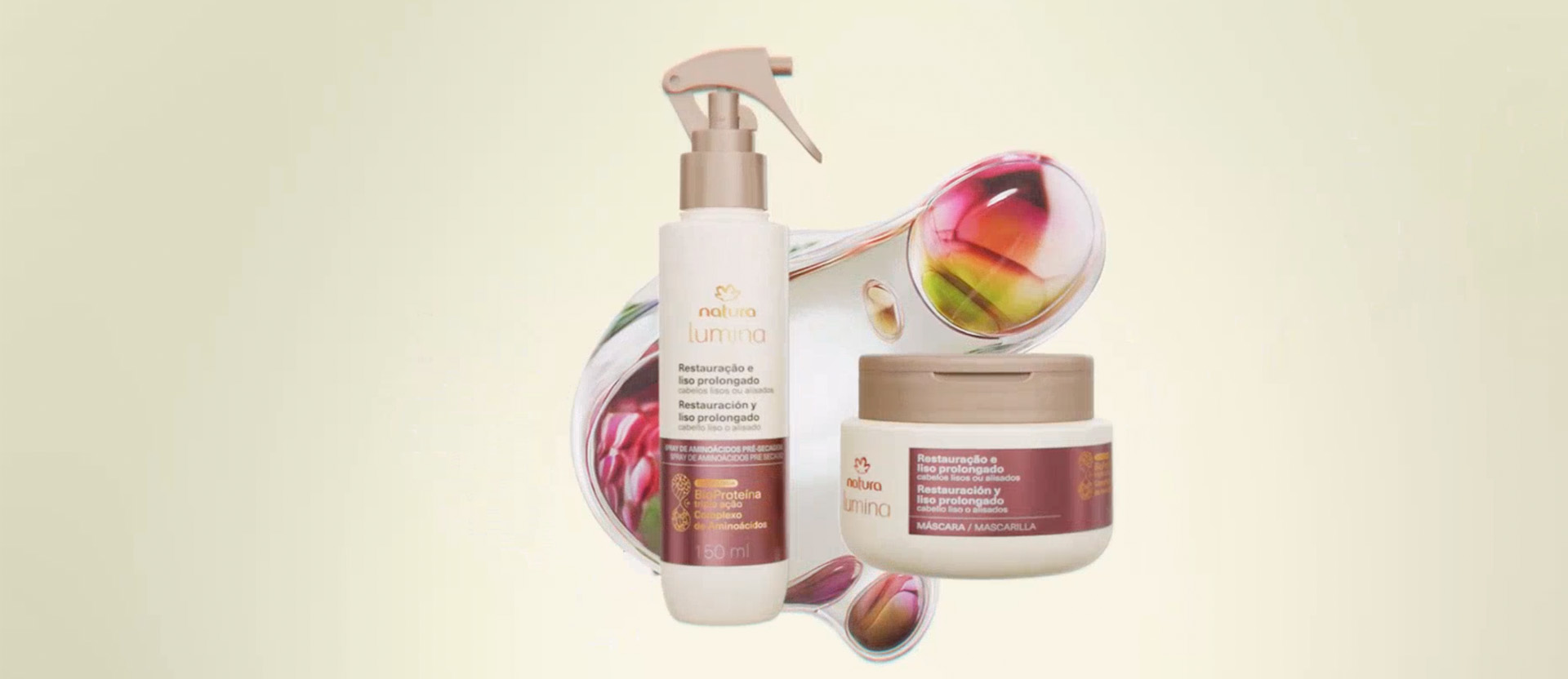 Produtos da linha Natura Lumina com elementos orgânicos, seguido de imagens de mulher  de cabelos longos e lisos, com detalhes da textura capilar. Vídeo finaliza com a linha completa  Natura Lumina, em fundo creme.