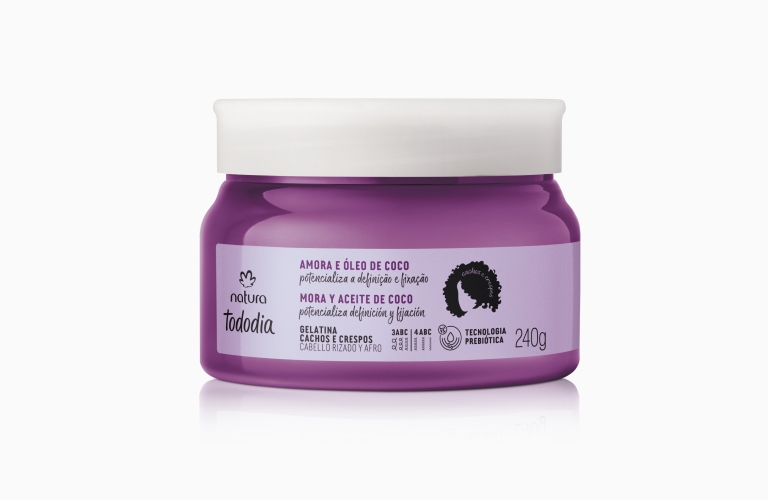 Gelatina para cabelo cacheado e crespo da linha Tododia sobre um fundo branco