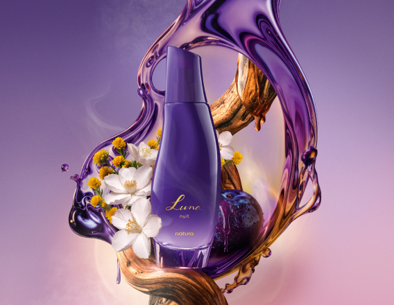 Frasco roxo-escuro do Desodorante Colônia Luna Nuit, sobre fundo degradê roxo, rodeado por flores brancas e amarelas, um galho de madeira, uma fruta roxa e líquido roxo brilhante. 