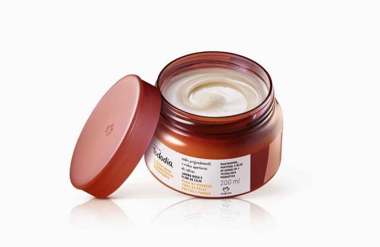 Óleo em creme da linha Tododia Jambo Rosa e Flor de Caju aberto com a tampa ao lado