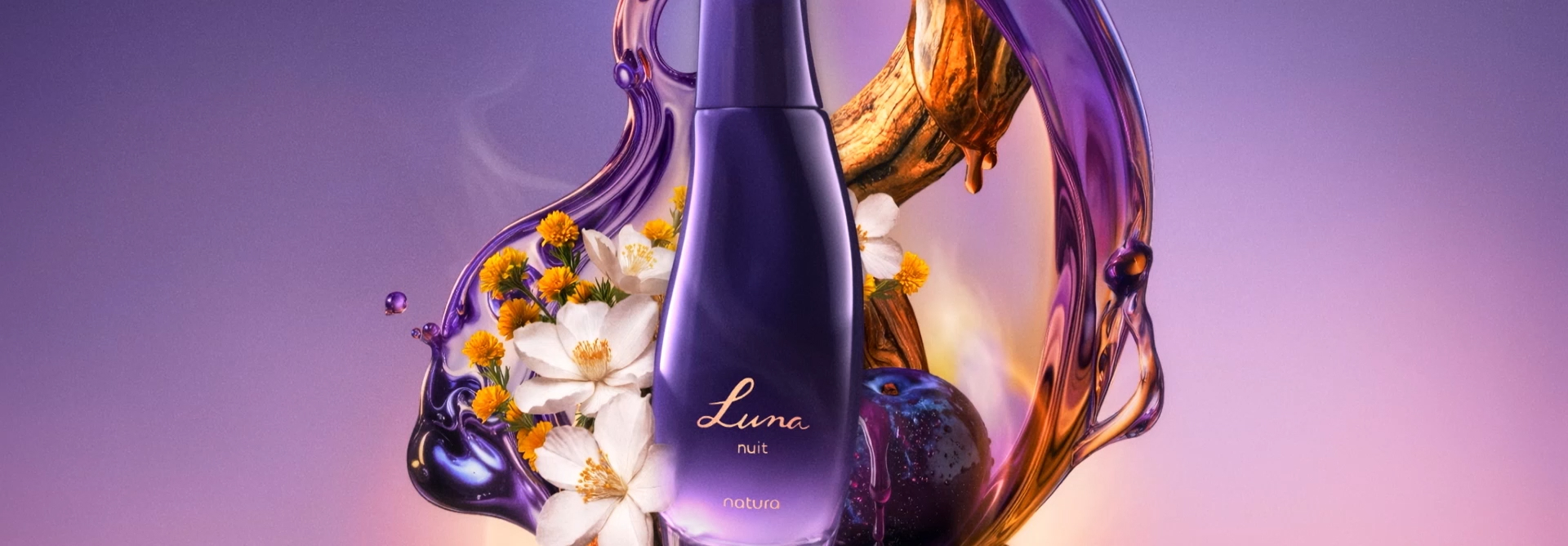 Vídeo com predomínio de tons de roxo e dourado. Mulher branca de cabelo curto, pele iluminada por luz suave, interage com o frasco roxo do Desodorante Colônia Luna Nuit. Ela segura, borrifa e valoriza o produto. Transições dinâmicas mostram o produto em destaque cercado por flores brancas, madeira e líquidos em movimento. A modelo também aparece sozinha em cena dançante com vento suave. 