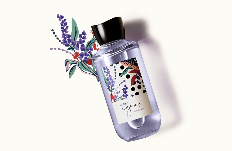 Colônia Natura Águas Lavanda sobre um fundo branco