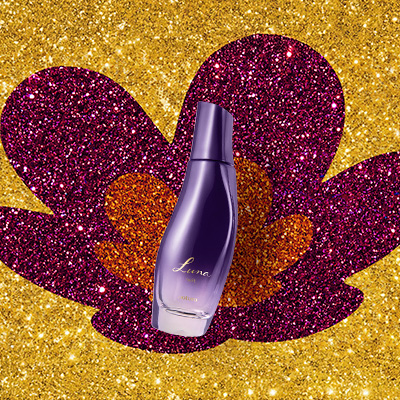 Frasco degradê roxo do Desodorante Colônia Luna Nuit. Produto em destaque sobre fundo em glitter amarelo com a flor símbolo da Natura aplicada em glitter laranja e rosa.