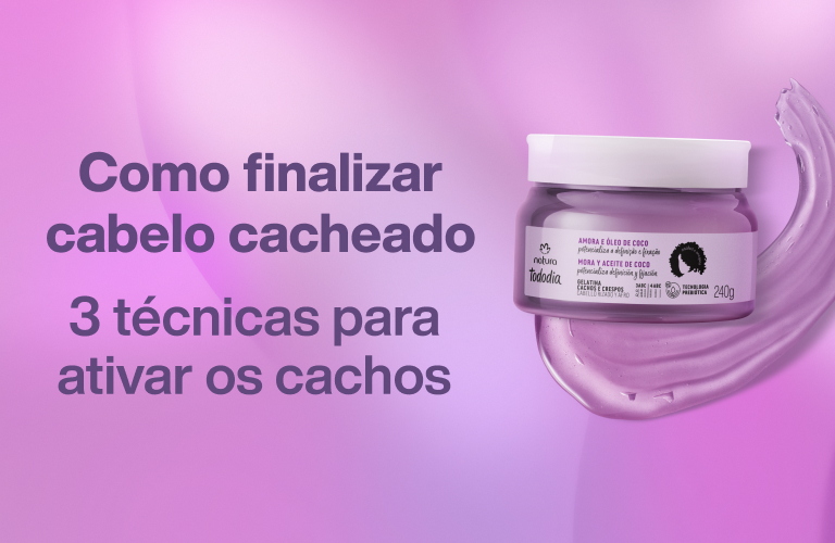 Como finalizar cabelo cacheado: dicas de técnicas e produtos