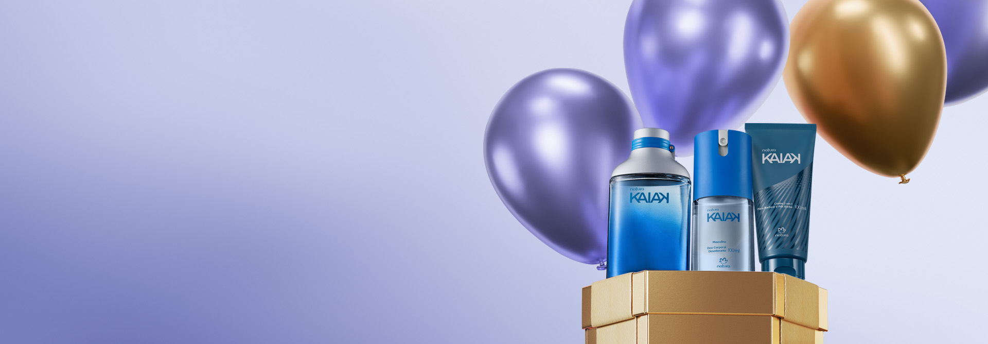 À direita, produtos Natura Kaiak sobre caixa de presente dourada com balões roxos e dourado, em fundo azul claro.
