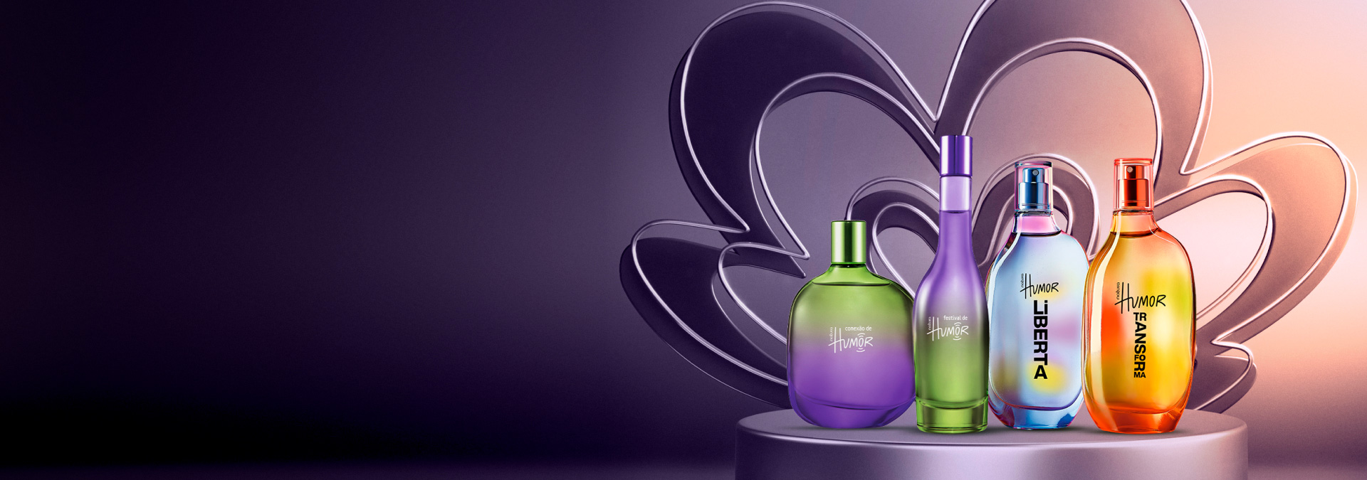 Tons de roxo ao fundo com produtos da marca Humor e que representam a perfumaria Natura para todo mundo