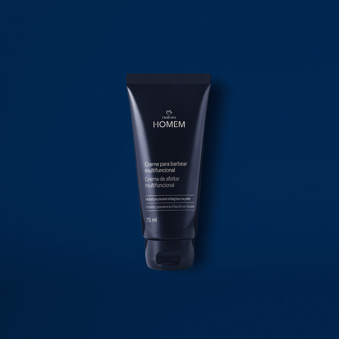 Creme para Barbear Multifuncional Natura Homem sobre fundo azul escuro.