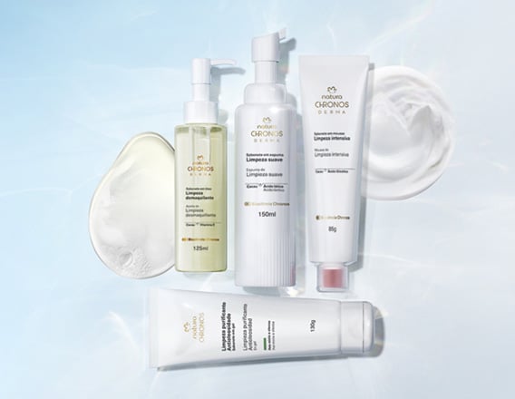 4 produtos de Chronos Derma, incluindo um Sabonete em Óleo Limpeza Demaquilante, um Sabonete em Espuma, um Sabonete em Mousse e um Sabonete em Gel Limpeza Purificante Antioleosidade.