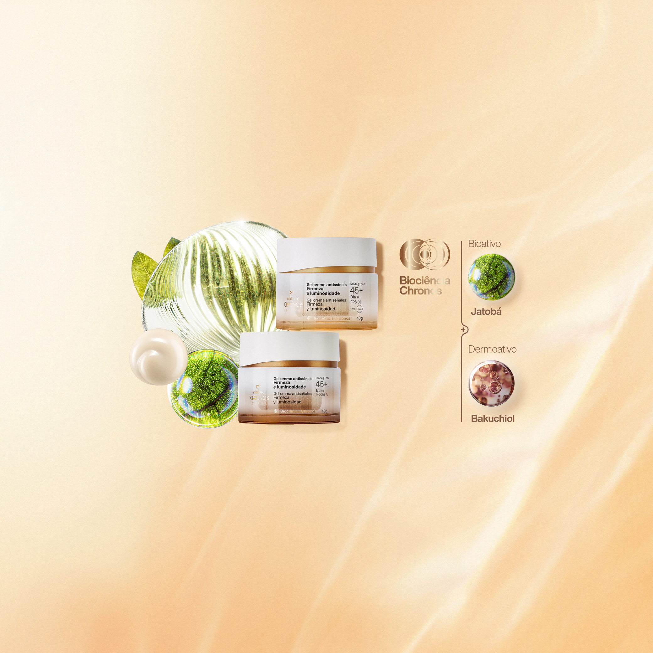 Dois potes de Natura Chronos, sendo 1 do Gel Creme Antissinais 45+ dia e outro do 45+ noite. Fundo bege e elementos fazendo referência aos ingredientes: bioativo jatobá e dermoativo bakuchiol.