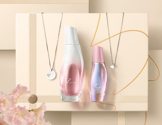 Fragrâncias Natura Luna sobre caixas presenteáveis em fundo creme com flores.