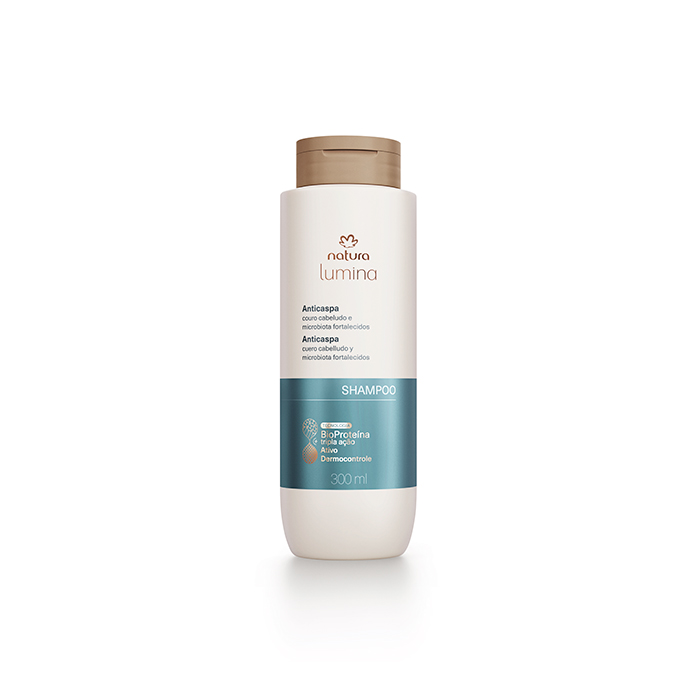 imagem do shampoo de anticaspa no fundo branco