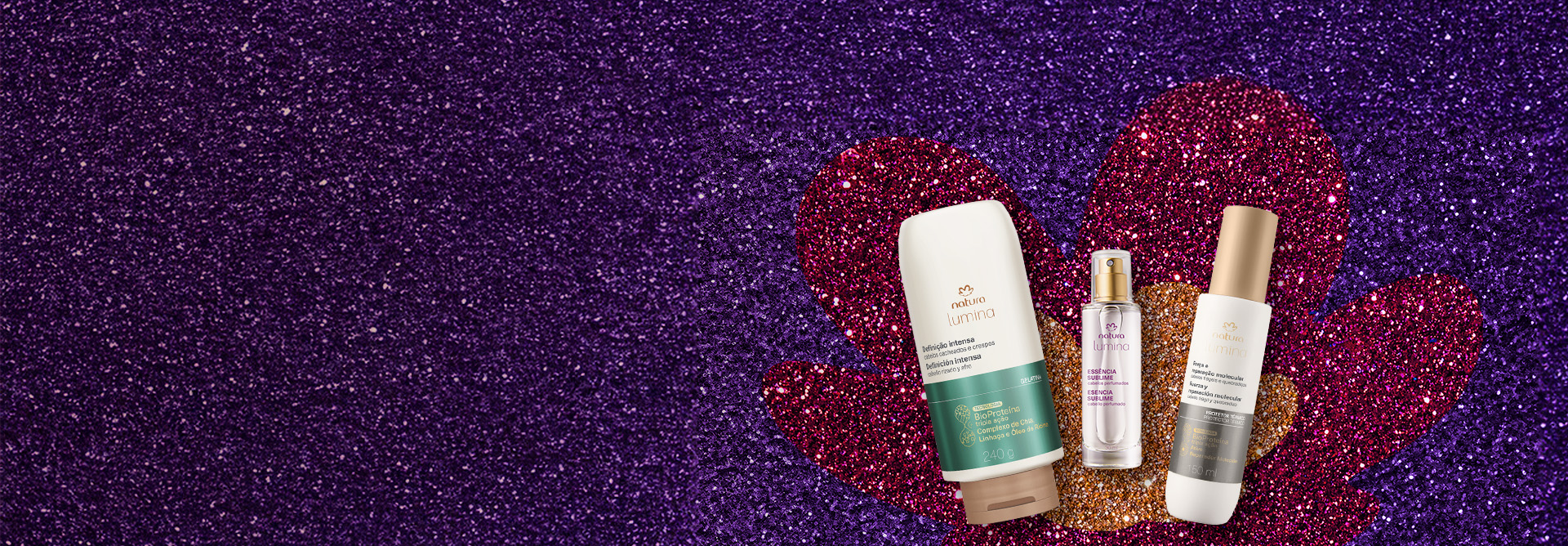 3 produtos de Natura Lumina: uma gelatina para cabelos, uma essência e 1 protetor térmico. Produtos sobre fundo em glitter roxo com a flor símbolo da Natura aplicada em glitter laranja e rosa.