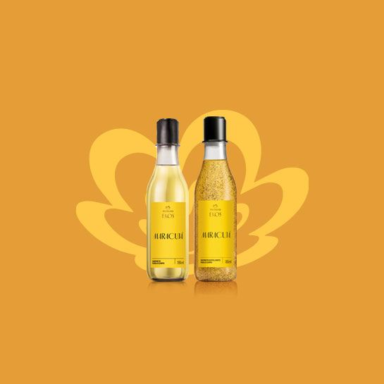 Produtos Natura Ekos Maracujá: sabonete líquido e sabonete esfoliante sobre fundo laranja e rosácea amarela.