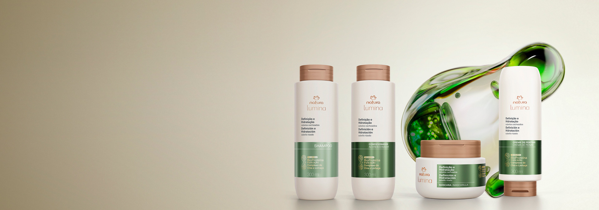Fundo claro com Natura Lumina Definição e Hidratação para cabelos cacheados e partícula que destaca tecnologia do produto