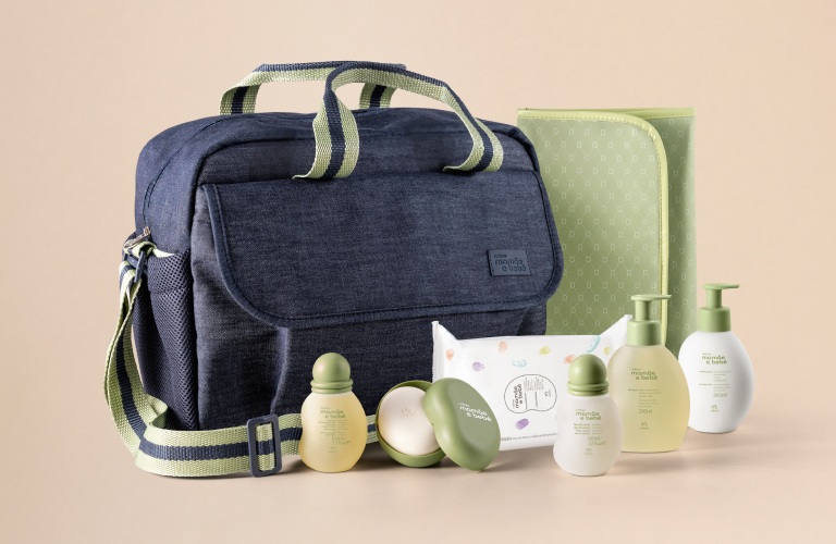 Conjunto Mamãe e Bebê com Bolsa e Trocador como uma das ideias de presente de Natal