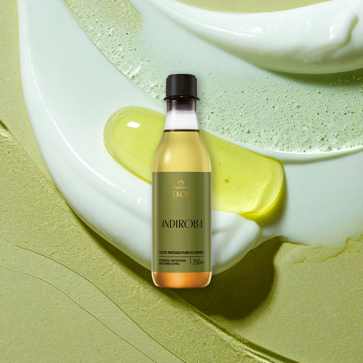 imagen de fondo claro, con la crema facial anti-edad 60+ de natura chronos, con repuestos del producto alrededor.