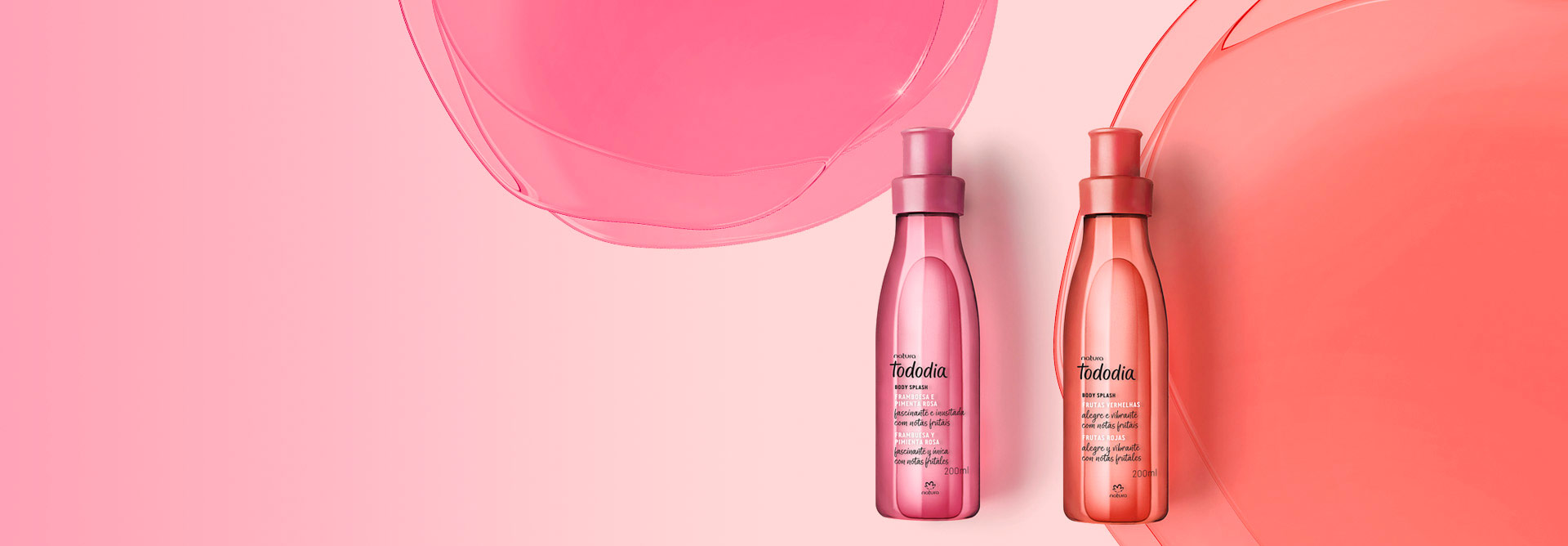 Fondo rosa con formas redondas, y al frente, dos body splash diferentes de Natura Tododia.