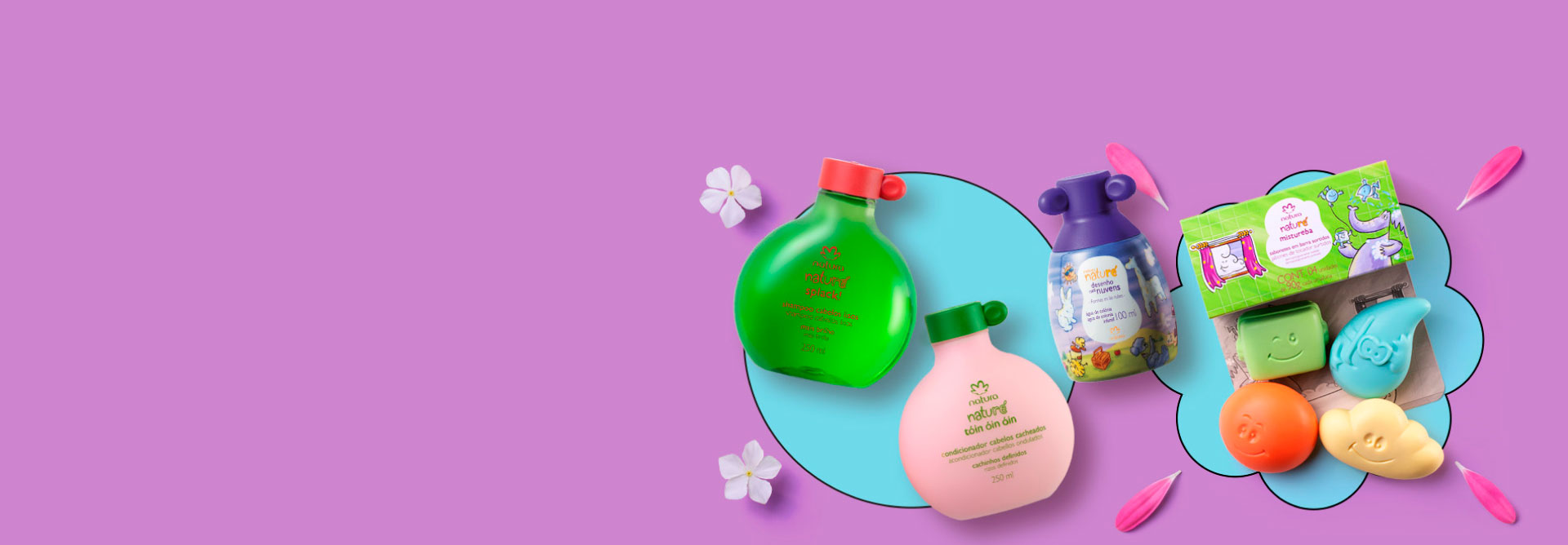 Fondo lila con formas geométricas azules y, en destaque, productos de la línea Naturé, como shampoo, acondicionador, jabones y colonia.