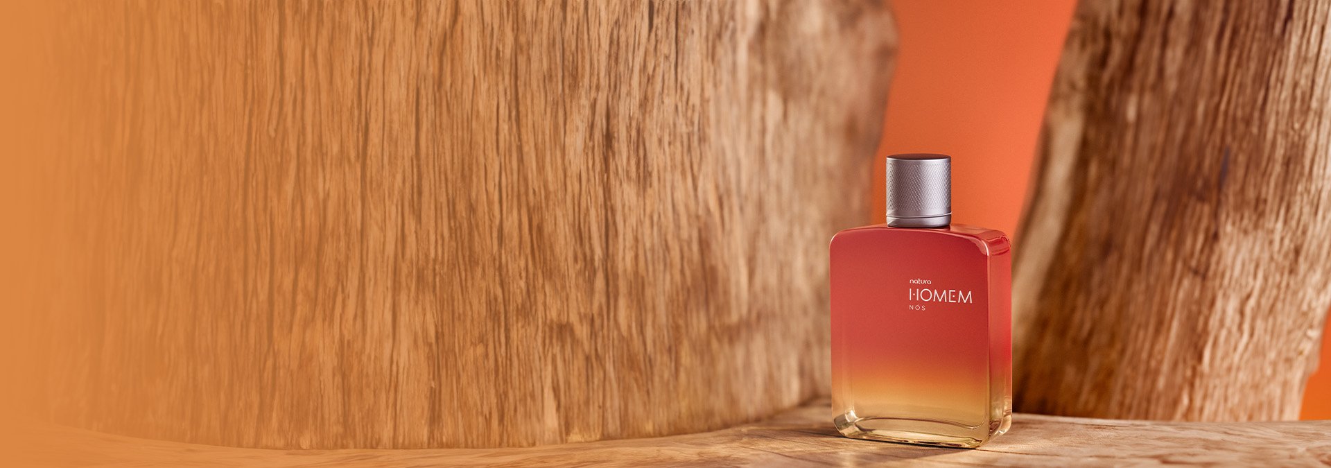 fragancia elegante y envolvente con la intensidad del ámbar y el confort de la madera