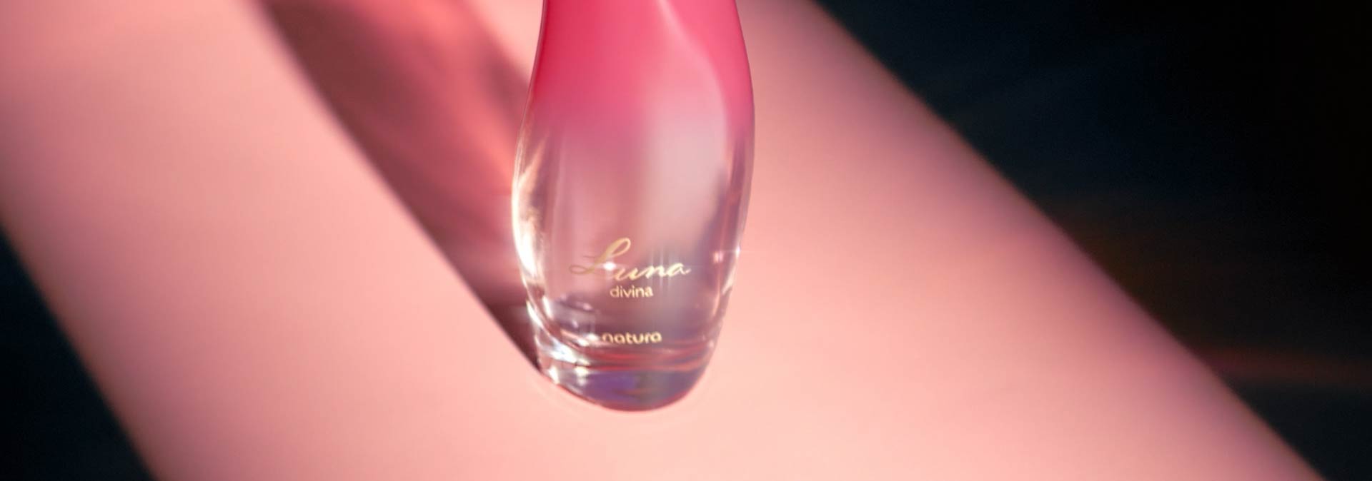 es una combinación de maderas intensas y de personalidad