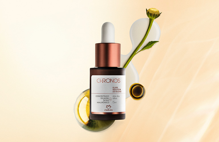 Suero Reductor de Arrugas Chronos en un fondo unicolor y una flor.