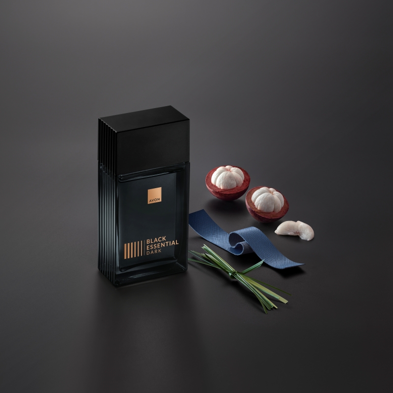 Black Essential Dark Deo Colônia