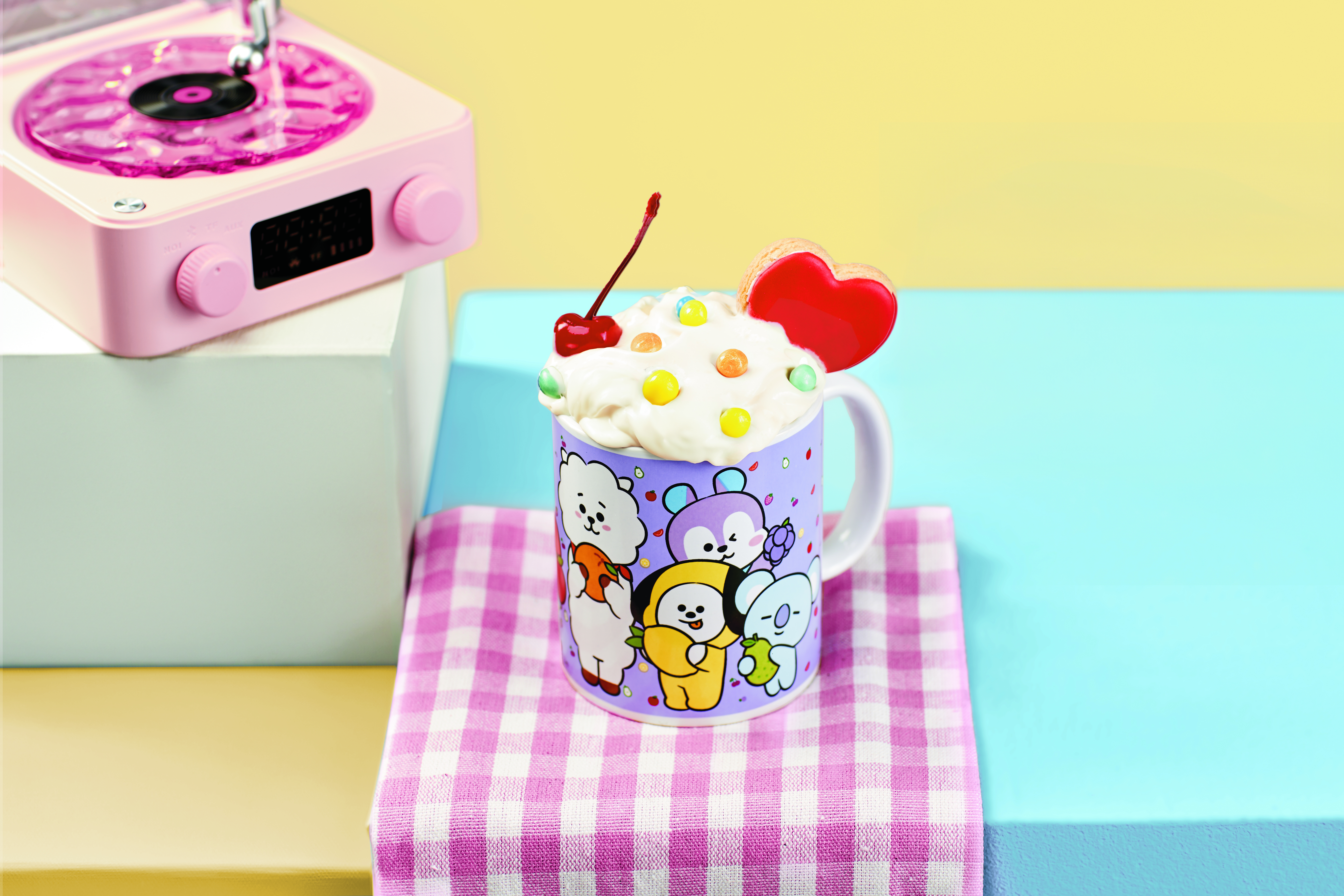 TAZA CERAMICA BT21