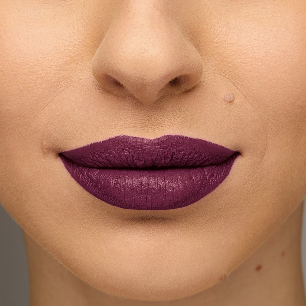 AVON ULTRA MATTE LABIAL ROJO GRANATE