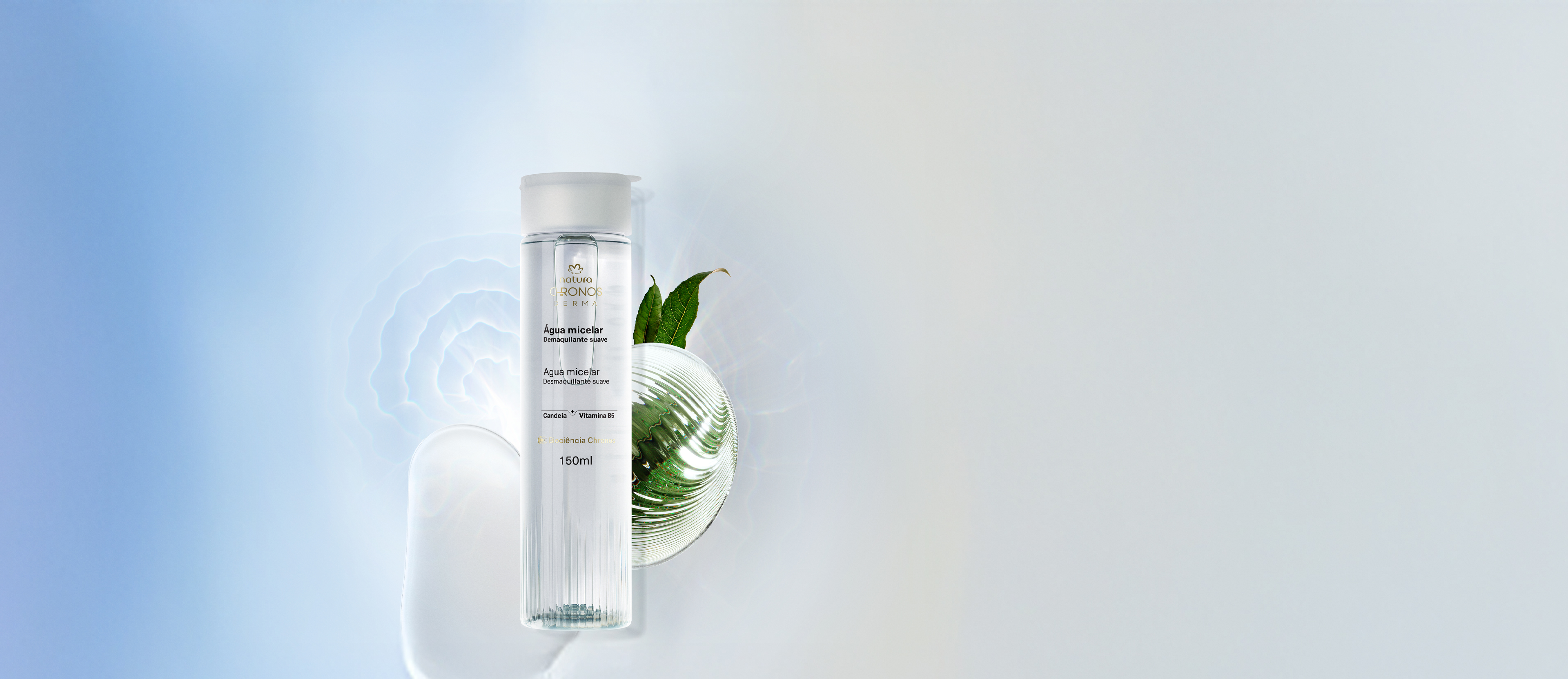 Agua micelar desmaquillante suave.