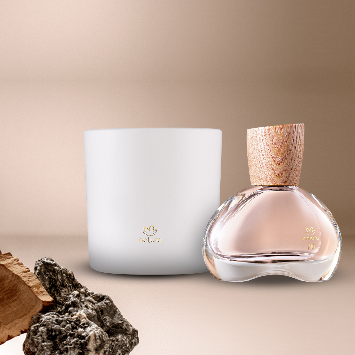 Kit Eau de Parfum Natura 740 Sândalo Breu Branco e Vela Perfumada 774 Rosa Capitiú (2 produtos)