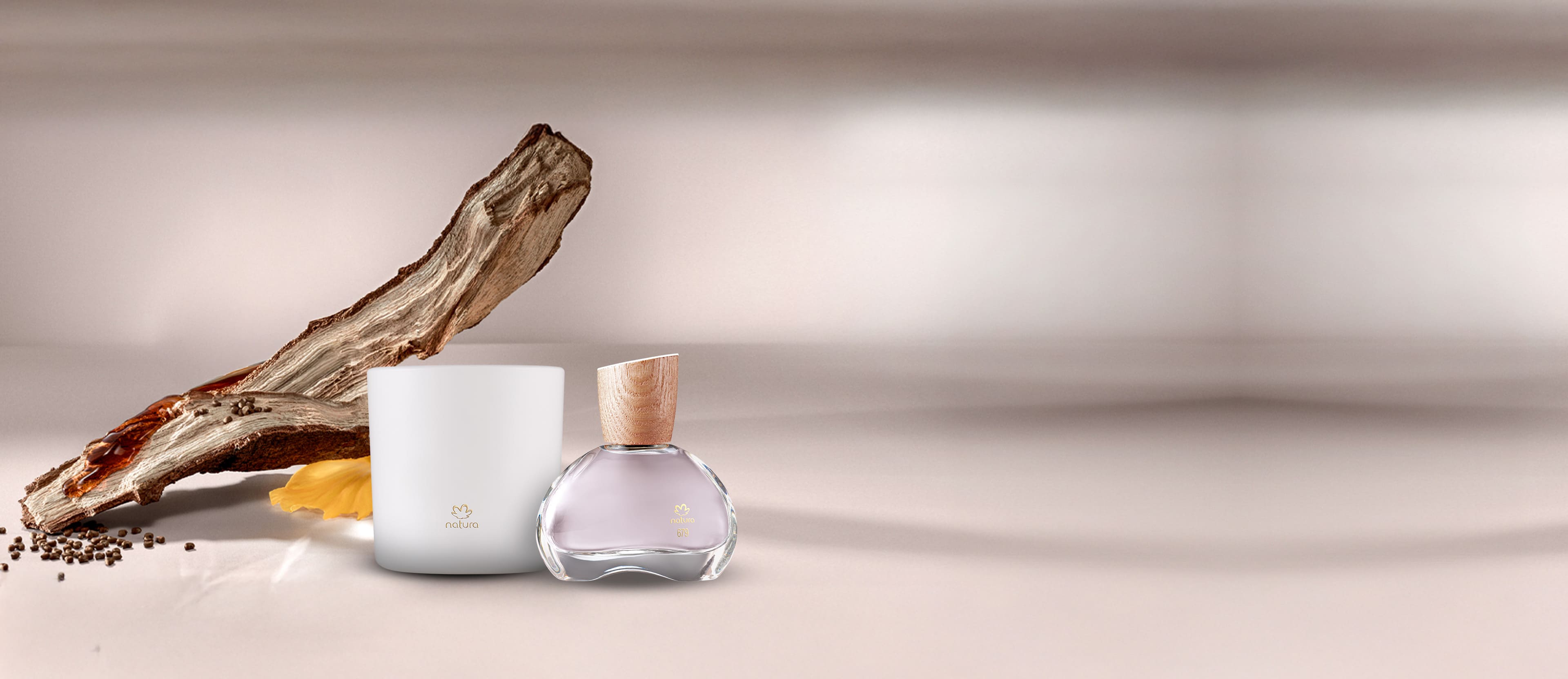 Kit Eau de Parfum Natura 679 Ambrette Copaíba e Vela Perfumada 774 Rosa Capitiú (2 produtos)