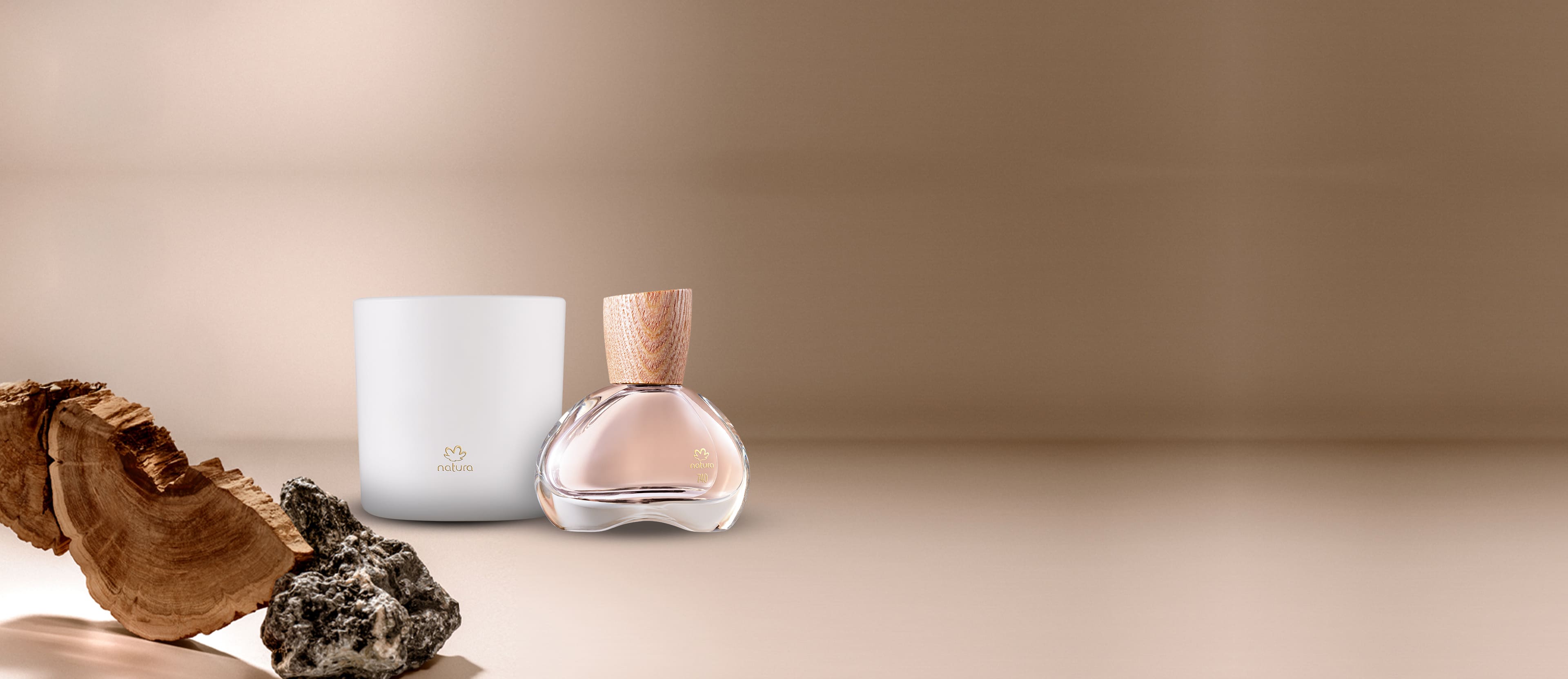 Kit Eau de Parfum Natura 740 Sândalo Breu Branco e Vela Perfumada 774 Rosa Capitiú (2 produtos)