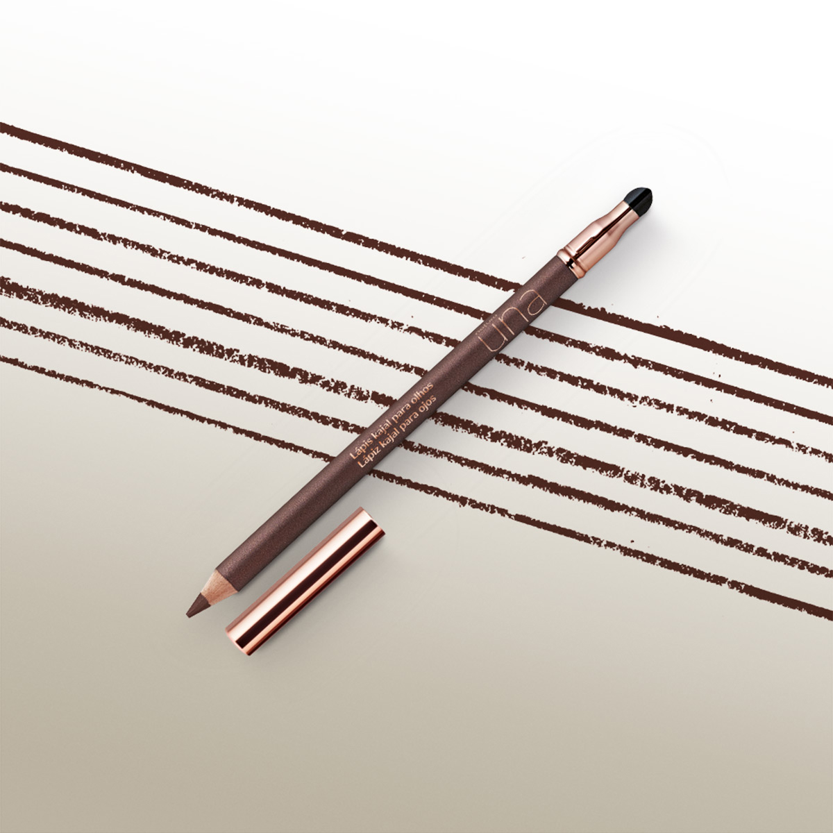 Una Lápiz kajal para ojos marrón