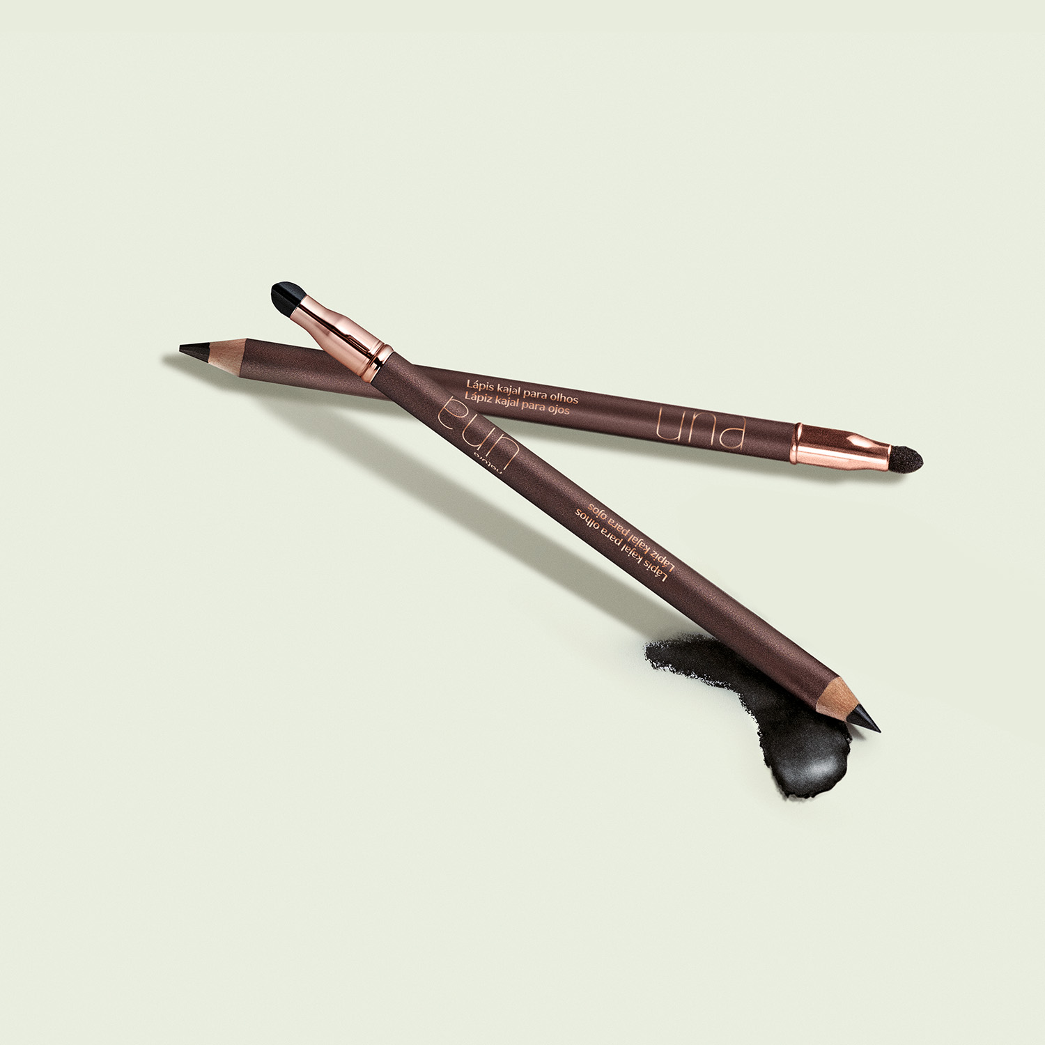 Una Lápiz kajal para ojos marrón