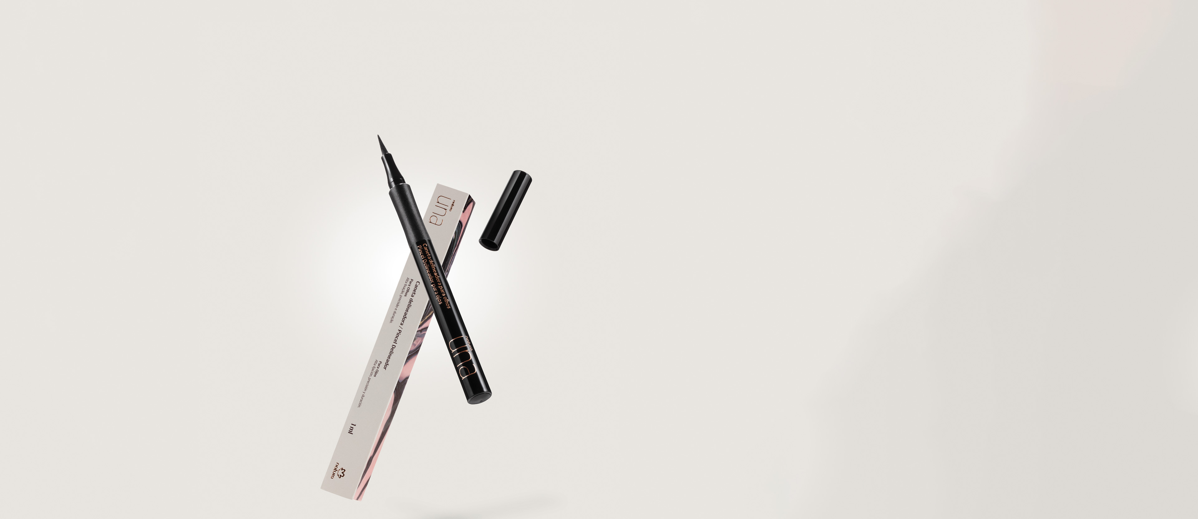 Una Delineador Caneta para Ojos Negro 1 ml