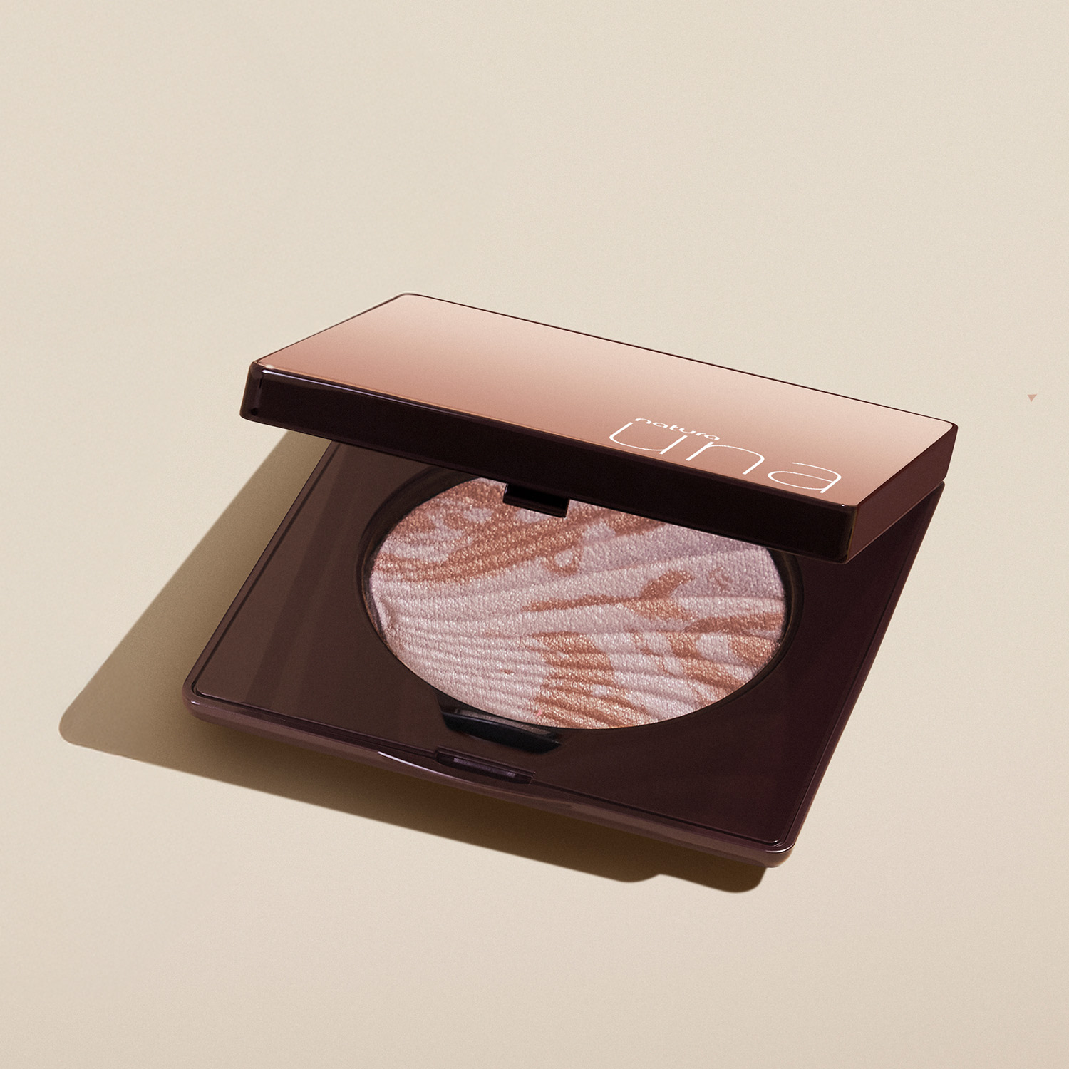 Una Iluminador marmoleado de cuerpo y rostro